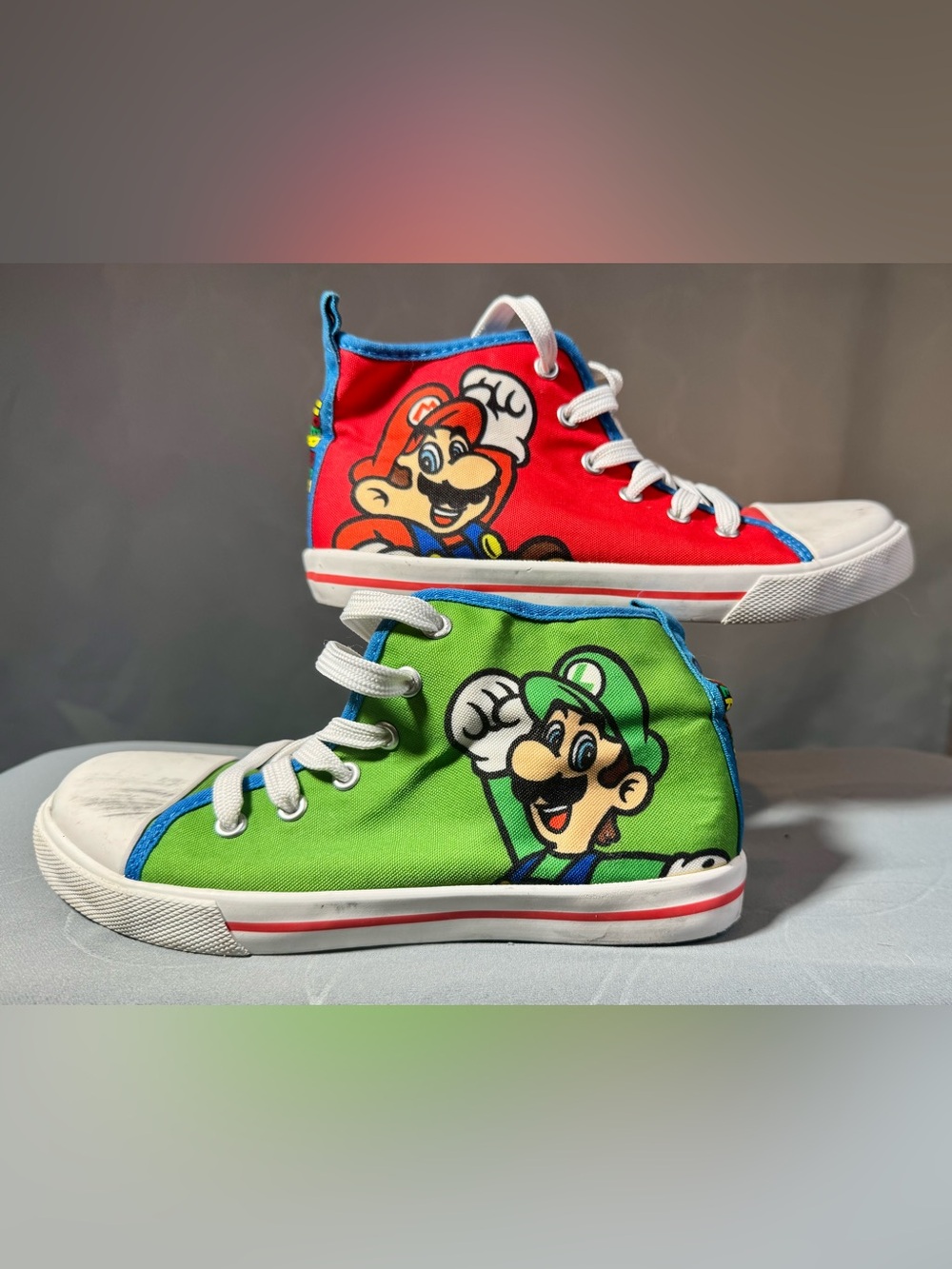 Super Mario Bros Mario & Luigi Mismatch High Top Sneakers Boys Size 2